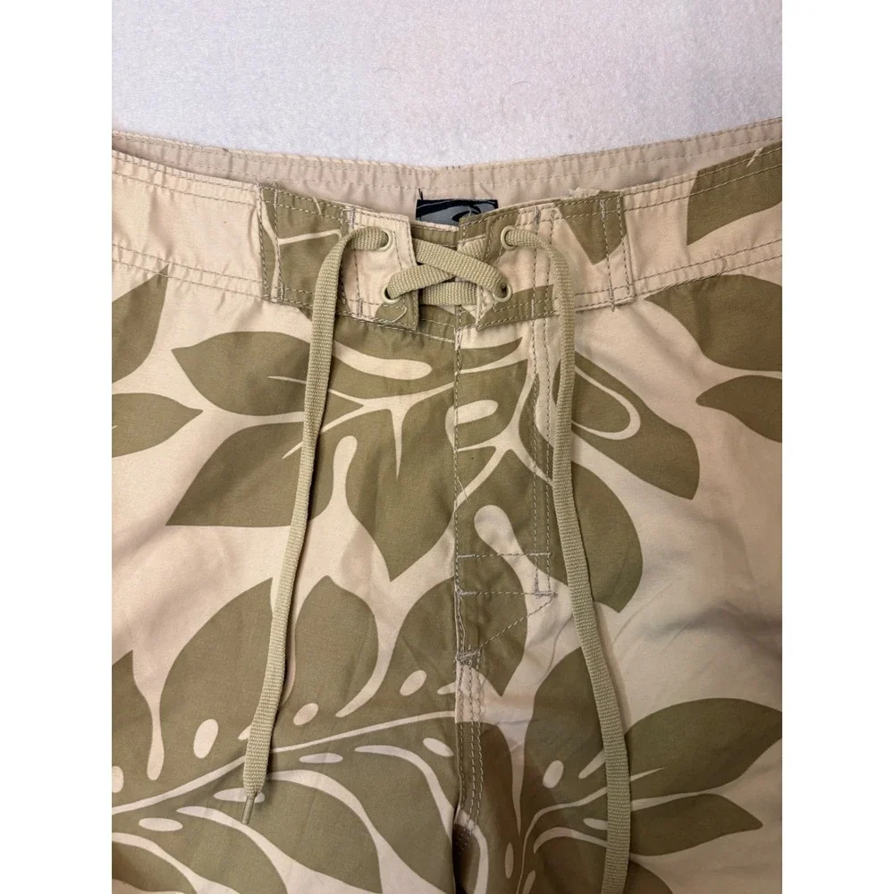 Hawaiian Performance Surfwear Mens 34 Board Shorts Tan Green Monstera Leaf Cargo